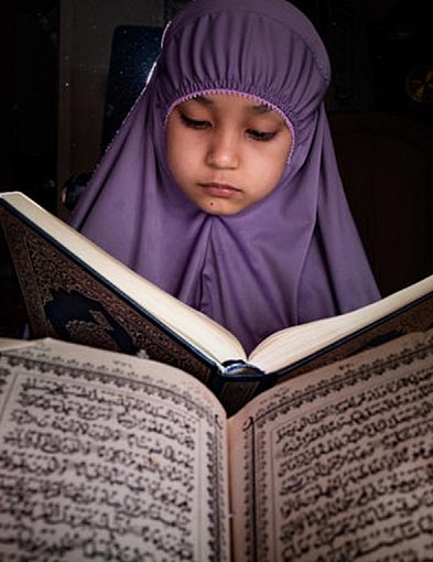 Młodzi Niemcy przyjmują islam w obawie przed wykluczeniem. Islam nie odpuszcza i a-6824