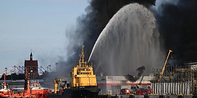 Gdańsk: pożar hali przy ul. Oliwskiej w Nowym Porcie-7888