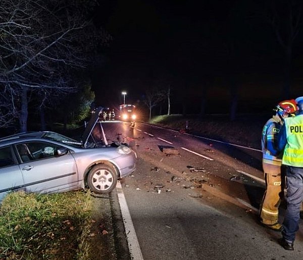 Sztum  Zjechała na przeciwny pas i uderzyła w auto – policjanci apelują o ostrożno-9310