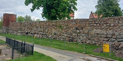 Ruszył remont zachodniego muru zamkowego. Historyczna inwestycja za ponad milion -11533