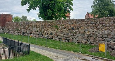 Ruszył remont zachodniego muru zamkowego. Historyczna inwestycja za ponad milion -11533