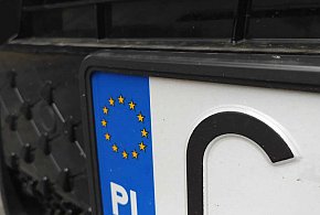 Rejestracja auta przez internet i koniec z przynoszeniem tablic. Rząd przyjął...-11988