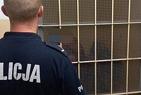 Usiłował ukraść alkohol, a kiedy mu się to nie udało, ukradł pracownikowi telefon-12087