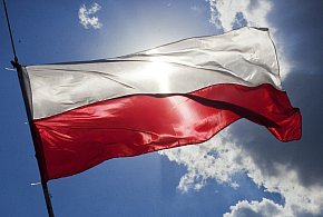 Flaga i hymn na nowo? Rząd chce korekty przepisów dot. symboli narodowych-12095