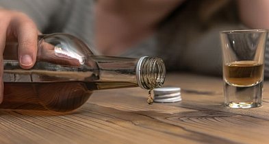 Alarmujące dane: Polacy piją coraz więcej, a skutki odczuwa całe społeczeństwo-12338