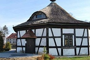 Zabytkowa kaplica w Cieszymowie czeka na remont-3057