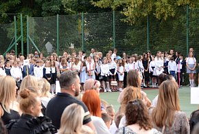 Nowy rok szkolny wystartował. Co się zmienia od 1 września?-12579