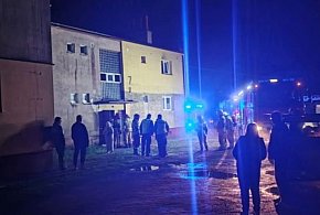 Sztum. Policjanci uratowali mieszkańców z zadymionego budynku-12960