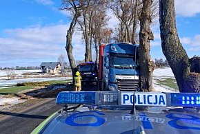 Groźne zdarzenie drogowe w Nowcu - policja apeluje o rozwagę na drodze