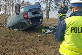 Sztum. Dachowanie w Sztumskiej Wsi. Policja apeluje o ostrożność na drogach