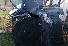 Sztum.  Autem wjechała w altanę. Apelujemy o ostrożność