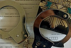 Dał policjantom łapówkę. Grozi mu do 8 lat pozbawienia wolności