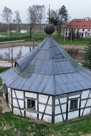Zabytkowa kaplica w Cieszymowie czeka na remont-3057