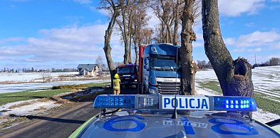 Groźne zdarzenie drogowe w Nowcu - policja apeluje o rozwagę na drodze