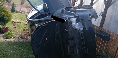 Sztum.  Autem wjechała w altanę. Apelujemy o ostrożność