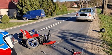 Kierujący skuterem uderzył w prawidłowo jadące auto