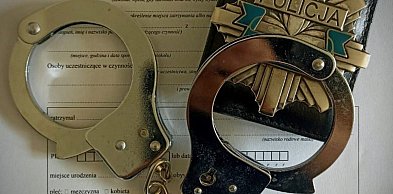 Dał policjantom łapówkę. Grozi mu do 8 lat pozbawienia wolności