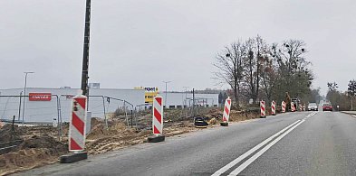 Trwa budowa zjazdu do nowej galerii handlowej w Sztumie-13226