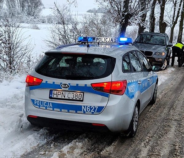 Zima znów zaskoczyła drogowców? Trudne warunki na drogach przyczyną kolizji-13353
