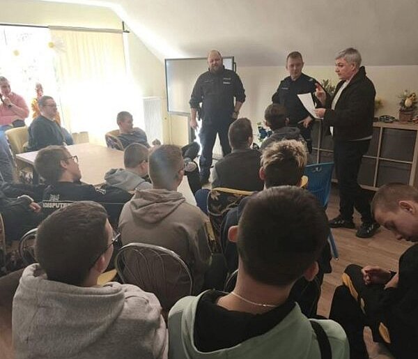 POLICJANCI ODWIEDZILI SPECJALNY OŚRODEK SZKOLNO-WYCHOWAWCZY
