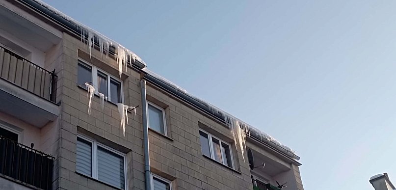 Sztum. Zwisające zagrożenie – przypominamy o obowiązku i odpowiedzialności