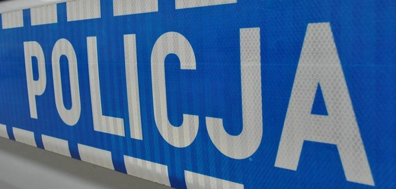 POLICJANCI ZATRZYMALI DWÓCH MĘŻCZYZN, KTÓRZY UKRADLI ALKOHOL ZE SKLEPU