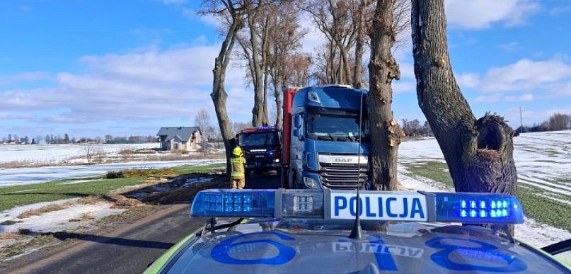 Groźne zdarzenie drogowe w Nowcu - policja apeluje o rozwagę na drodze