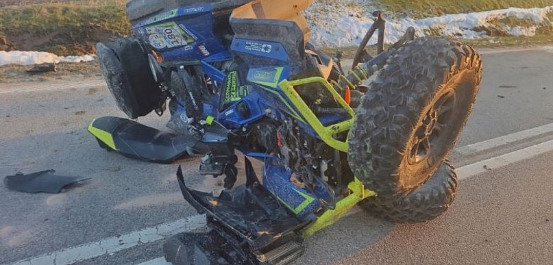 AUTO UDERZYŁO W QUADA. POLICJANCI APELUJĄ O ROZWAGĘ !