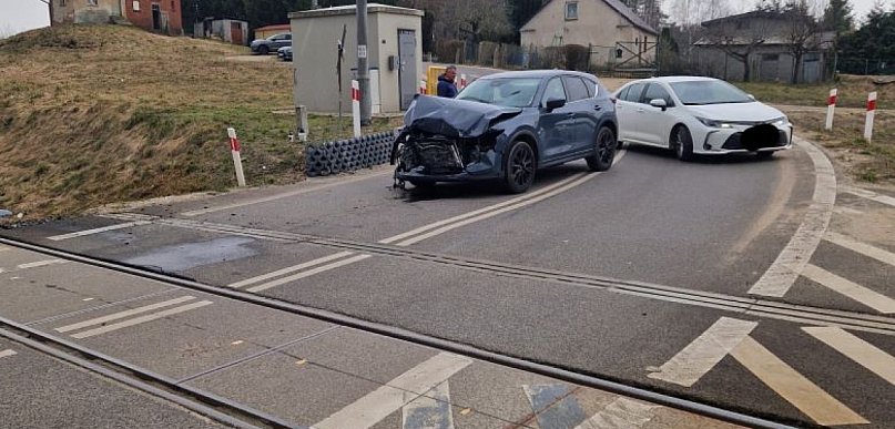 Sztum. Zderzenie osobówki z szynobysem.