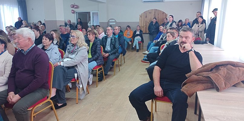 Szropy. Mieszkańcy chcą bronić swojej szkoły przed likwidacją - 12963