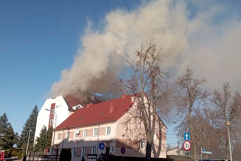 Sztum. Pożar budynku ZUS – trwa akcja gaśnicza