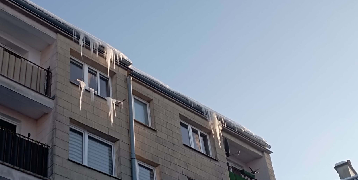 Sztum. Zwisające zagrożenie – przypominamy o obowiązku i odpowiedzialności