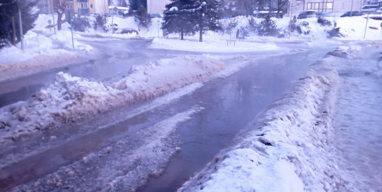 Sztum. Rondo pod Garbusem zalane. Awaria wodociągu!