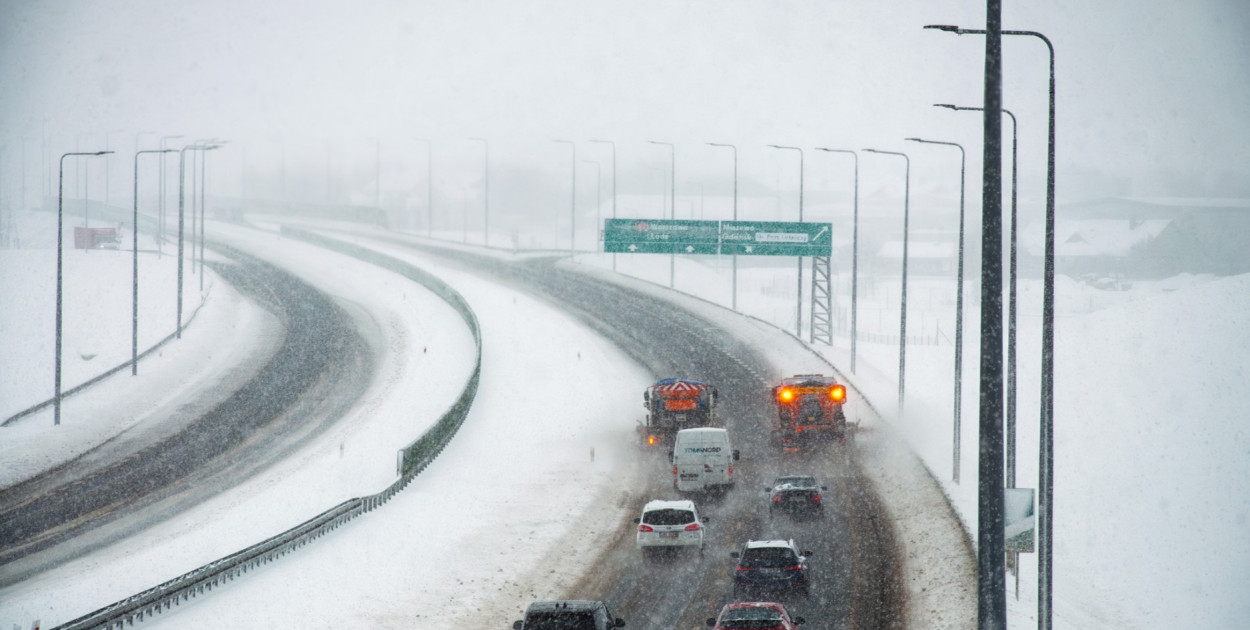 Apel drogowców do kierowców: przepuszczajmy pojazdy odśnieżające