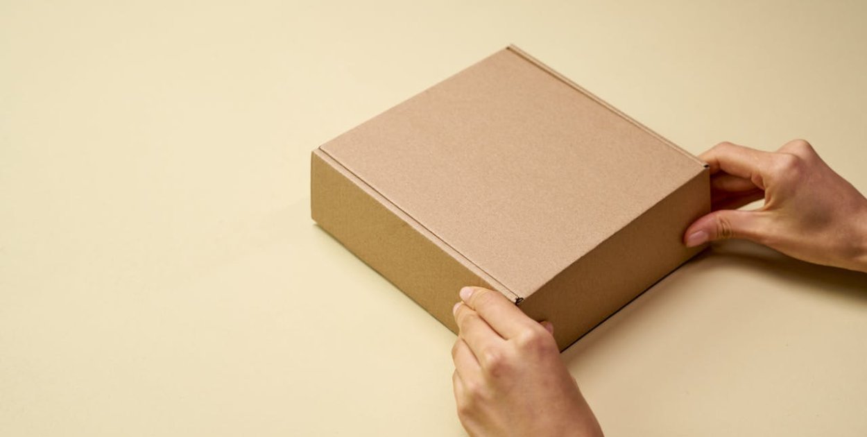 Przekładki tekturowe w magazynie i produkcji – gdzie sprawdzają się najlepiej?