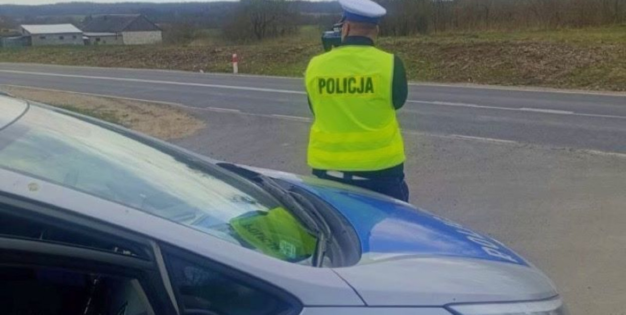 JECHAŁ ZA SZYBKO NA TERENIE ZABUDOWANYM. STRACIŁ PRAWO JAZDY